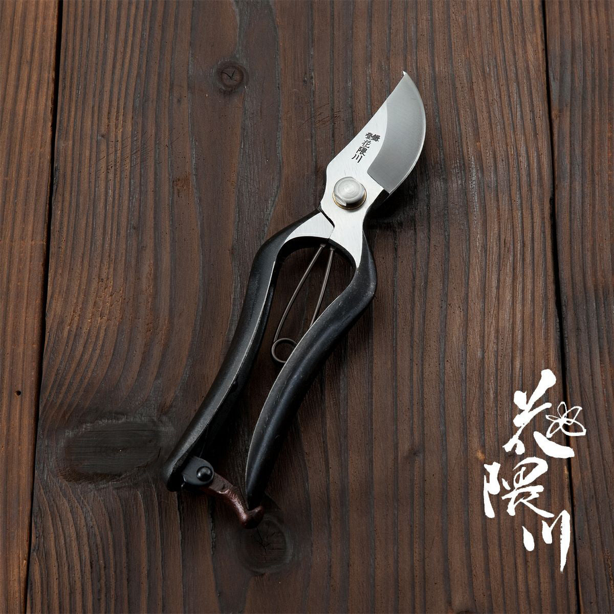 Garden shears wooden handle