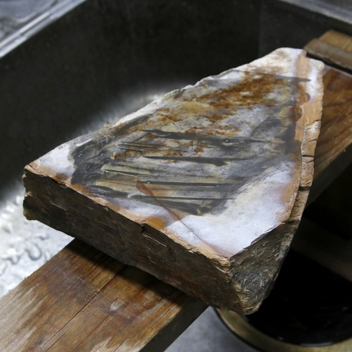 "OKUDO", Tennen Toishi (Japanese Natural Whetstone). Ground layer "SUITA" 2266g