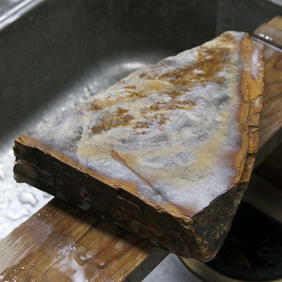 "OKUDO", Tennen Toishi (Japanese Natural Whetstone). Ground layer "SUITA" 2266g