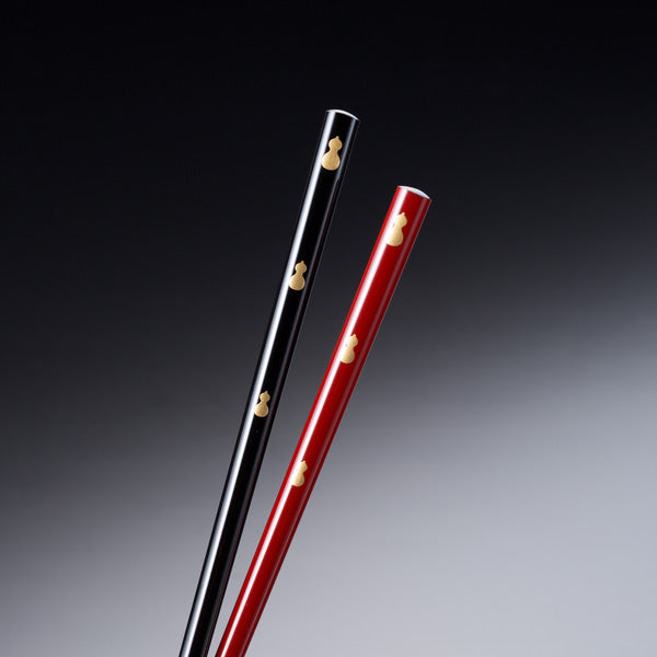 "MUBYOSOKUSAI"(Sound Health) Meoto-Bashi Chopsticks Set with Rest