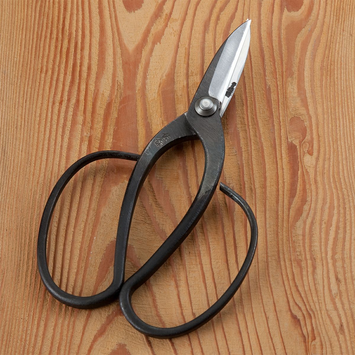 garden shear scissors HONMAMON 'SAHO' Garden Shears for Right Hander, Japanese Craftsman Handmade Aogami Steel 195mm