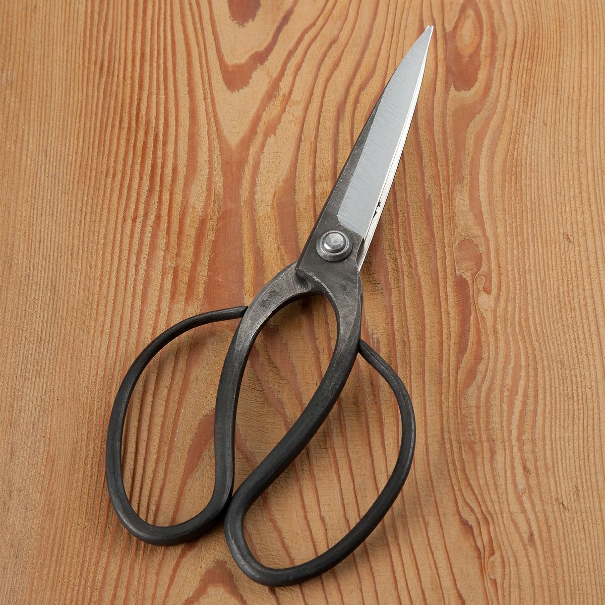 stainless steel garden scissors HONMAMON 'SAHO' Garden Shears for Right Hander, Japanese Craftsman Handmade Aogami Steel 225mm